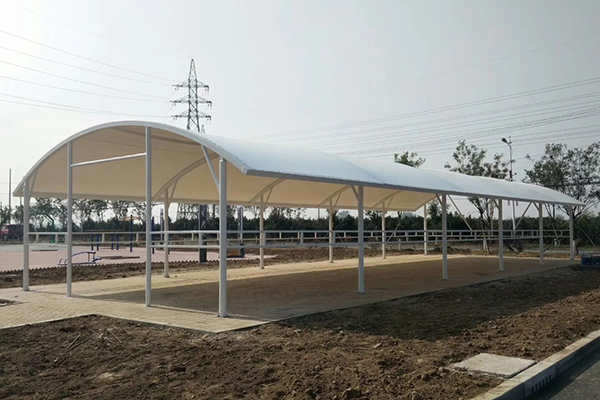 膜結構自行車棚