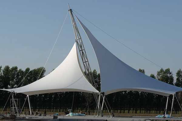 為什么海口膜結(jié)構(gòu)頂部設(shè)計為尖尖的?