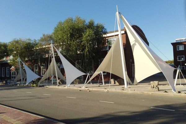 海口張拉膜使用膜布材料與內陸的不同